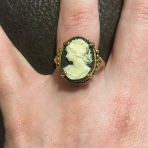 Woman’s Cameo Ring